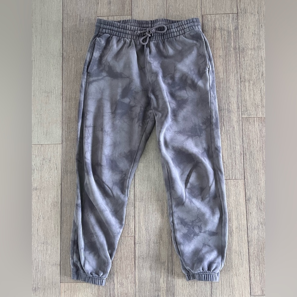 TNA Cozyf Ribbed Waistband Sweatpants in Light Gray